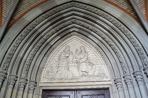 Eingangsportal Elisabethenkirche