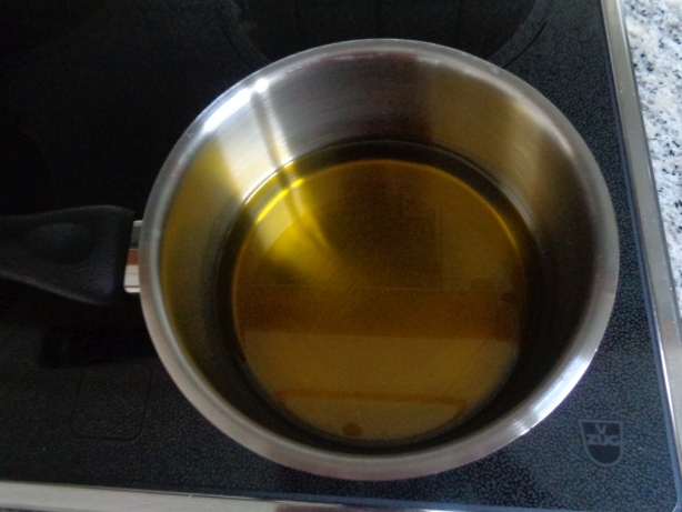 Olivenöl in Pfanne erhitzen
