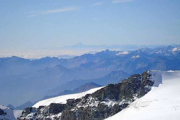Ganz im Hintergrund Monte Viso / Monviso (3841m)