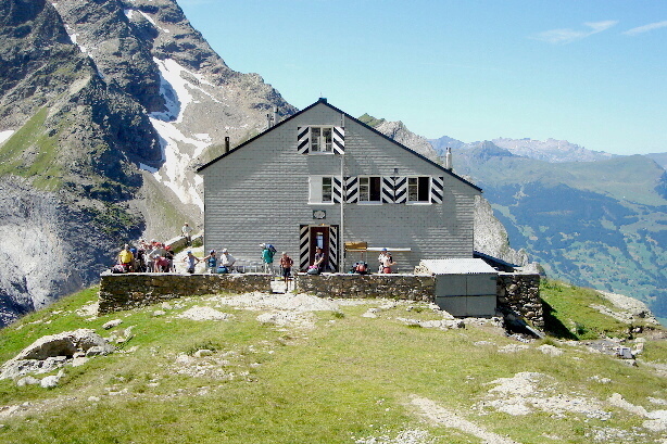 Gleckstein hut SAC (2317m)