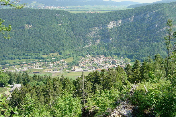 Noiraigue from the Sentier des 14 Contours