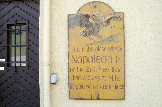 A tablet bearing this inscription on the restaurant in Gabi