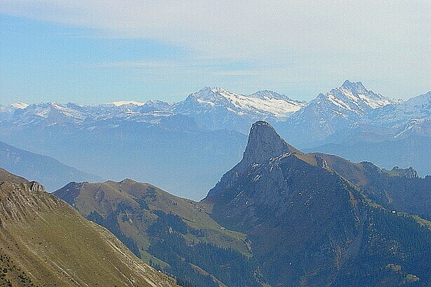 Wetterhorn (3692m), Bärglistock (3656m), Schreckhorn (4078m), Stockhorn (2190m)