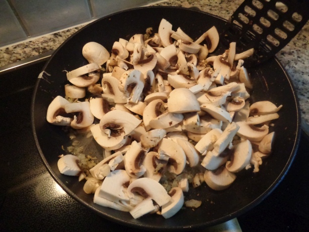 Put mushrooms and a heaped tablespoonful of herbs into the pan