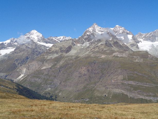 Dent Blanche (4357m), Obergabelhorn (4062m), Wellenkuppe (3903m)