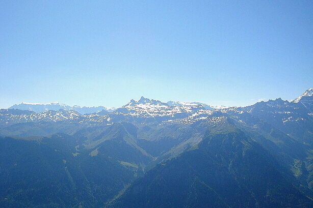 Surenstock (3056m), Piz Segnas (3099m), Kärpf (2794m), Mättlenstöck (2808m)