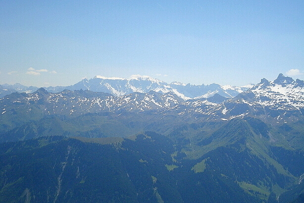 Surenstock (3056m), Charenstock (2422m) Piz Segnas (3099m), Kärpf (2794m)