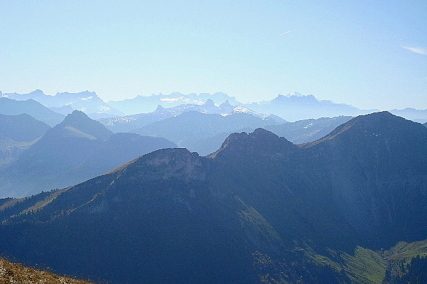 Vanil Blanc (1828m), Dent de Lys (2014m), Mont Blanc (4802m)