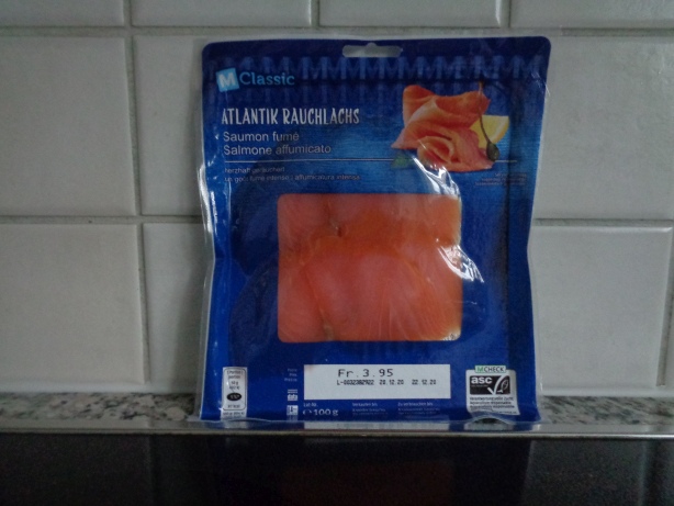 100 grams of smoked salmon