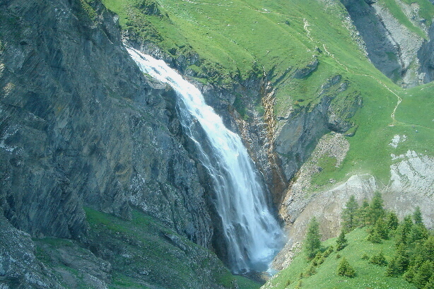 Engstligen waterfall from the cable-car
