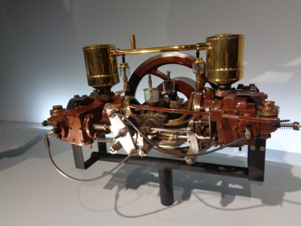 1899 - Daimler 5 HP two-cylinder contra-engine