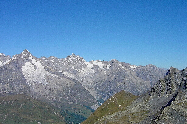 Mont Dolent (3820m), Aiguille de l'A Neuve (3753m), Tita Neire (3175m)