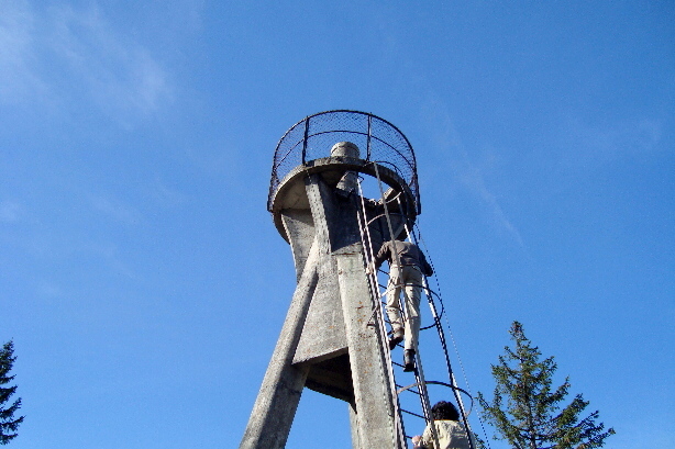 Der Turm auf dem Mont Raimeux (1302m)