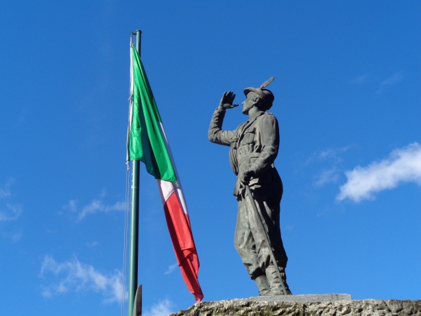 Denkmal für die Alpini / Il Monumento all' Alpino Ossolano