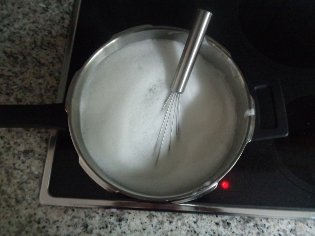Die Milch 5 Minuten kochen