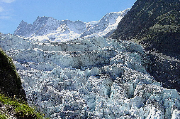 Gletscherabbruch Obers Ischmeer, Finsteraarhorn (4272m) und Agassizhorn (3946m)
