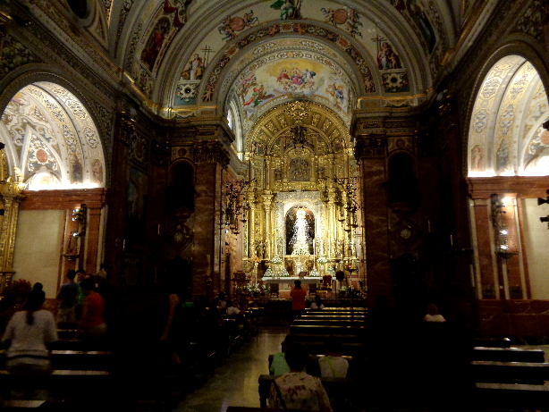 Inside ot the church / Iglesia de la Macarena