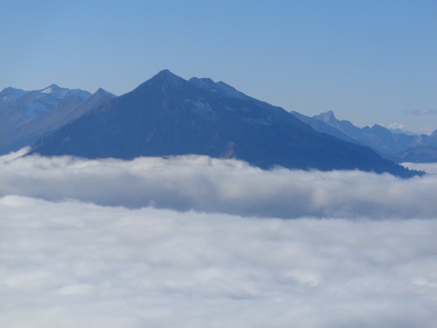 Nebelmeer und Niesen (2362m)