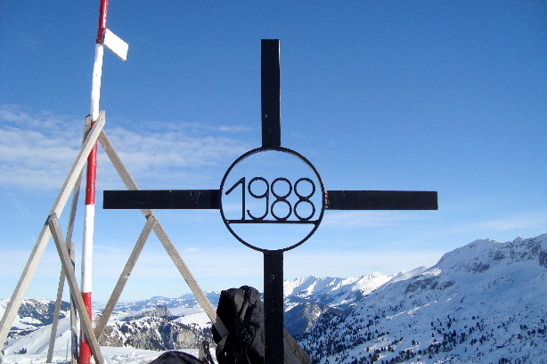 Summit cross of Chumigalm (2125m)