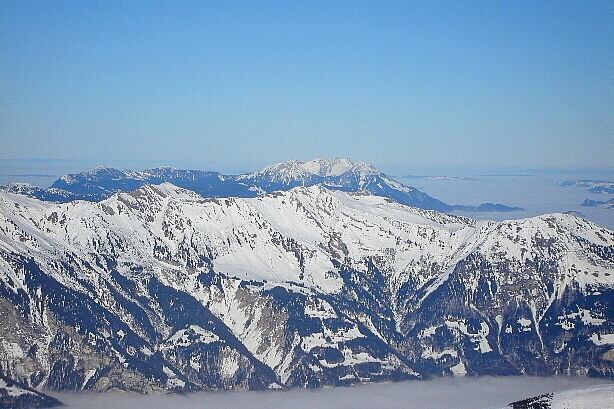 Hintergrund - Pilatus (2118m), Vordergrund - Höch Gumme (2205m)