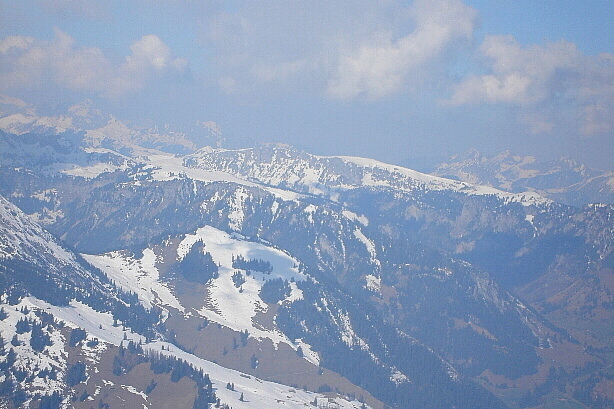 Niderhorn (2078m) in the foreground