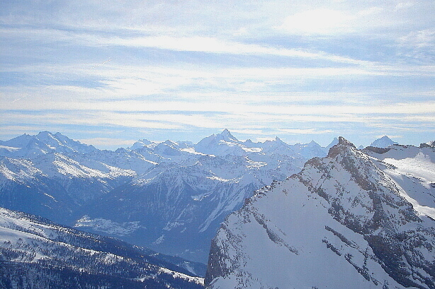 Walliser Alpen und Daubenhorn (2942m) im Vordergrund