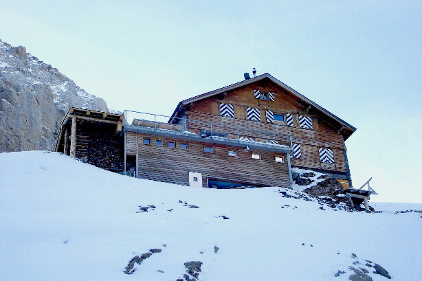 Wildhornhütte SAC (2303m)