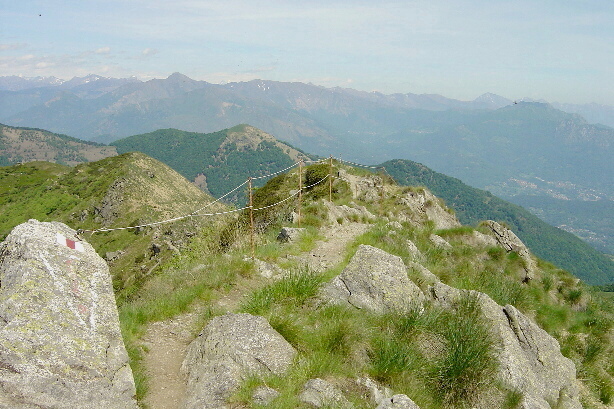 The trail between Zottone and Monte Lema
