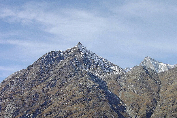 Mettelhorn (3406m) and Zinalrothorn (4221m)